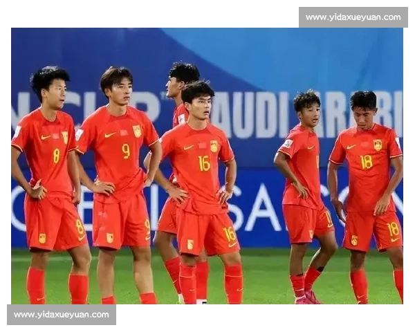 国少队迎战女足 激烈对抗背后的技术与青春力量交锋