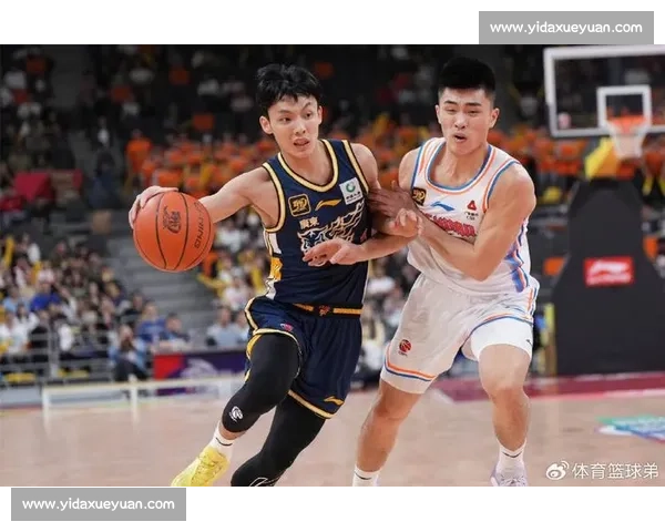 中国男篮迎战劲敌，关键战术调整与年轻球员表现引关注